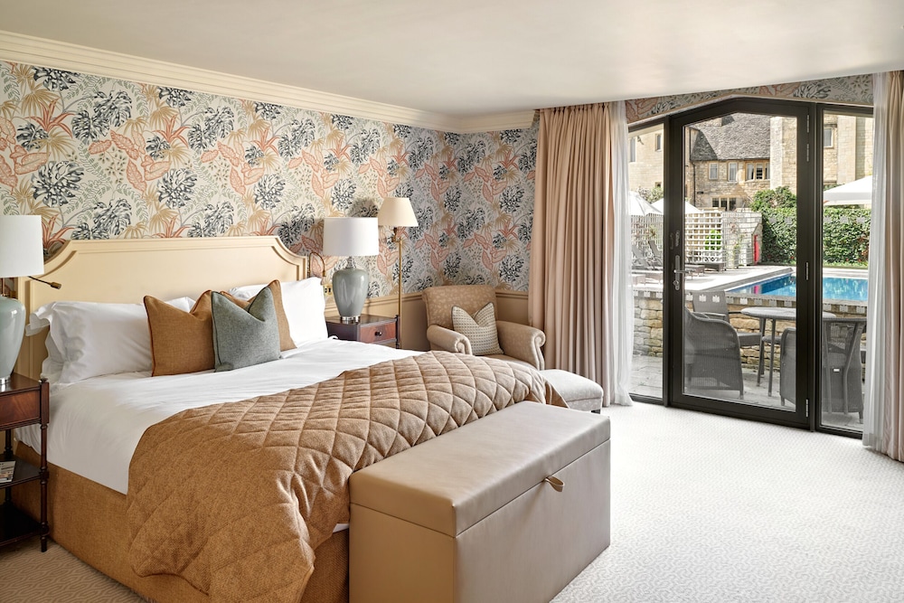 Deluxe Room, Patio (Pool)