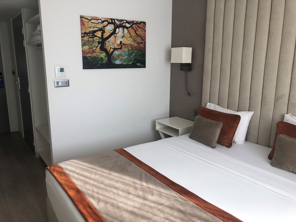 Classic Triple Room - Photo 3