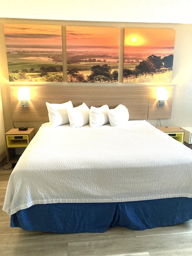 Suite, 1 King Bed with Sofa bed, Non Smoking - Photo 3