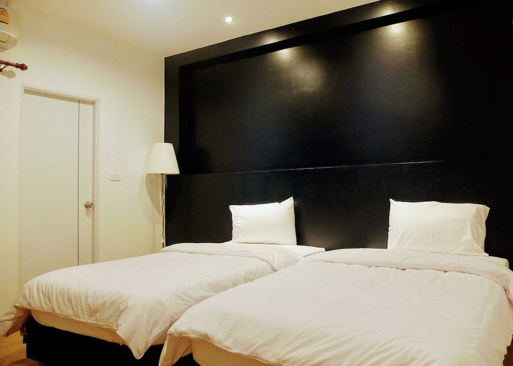 Basic Studio, 2 Twin Beds photo 1