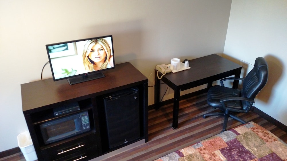 Business Room, 1 King Bed, Smoking photo 2