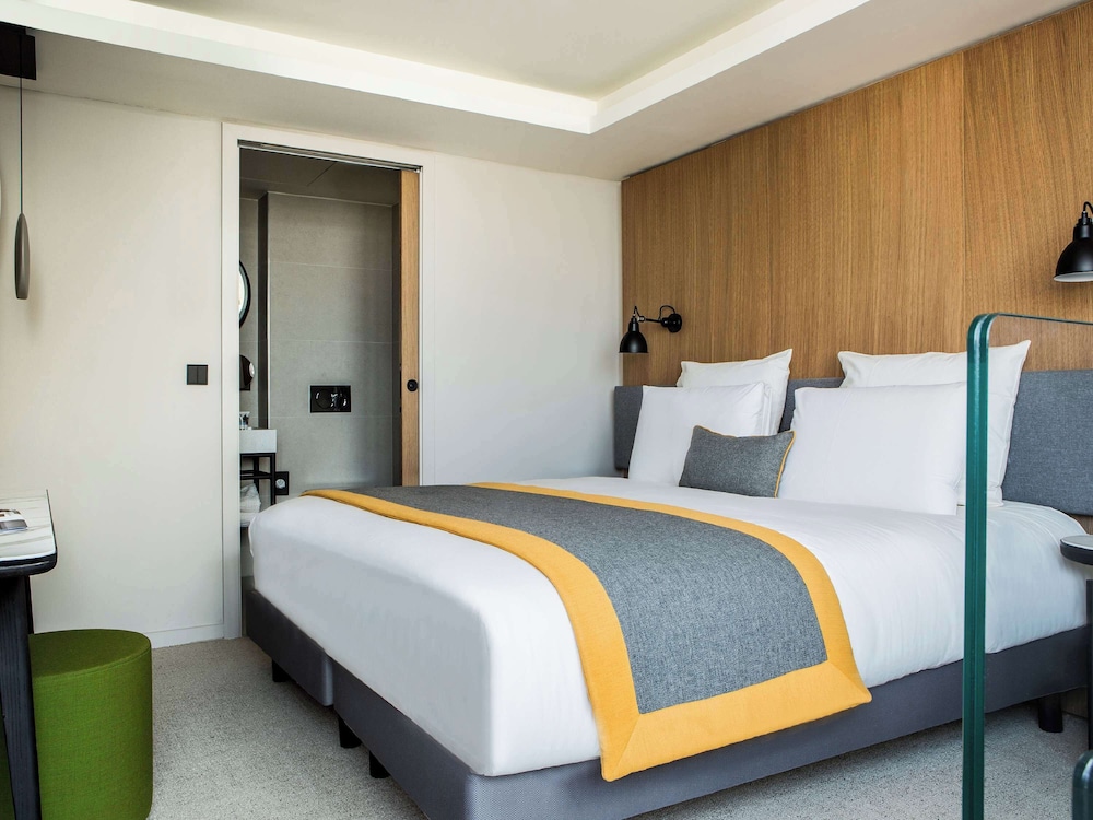 Privilege, Room, 1 Queen Bed thumbnail 5