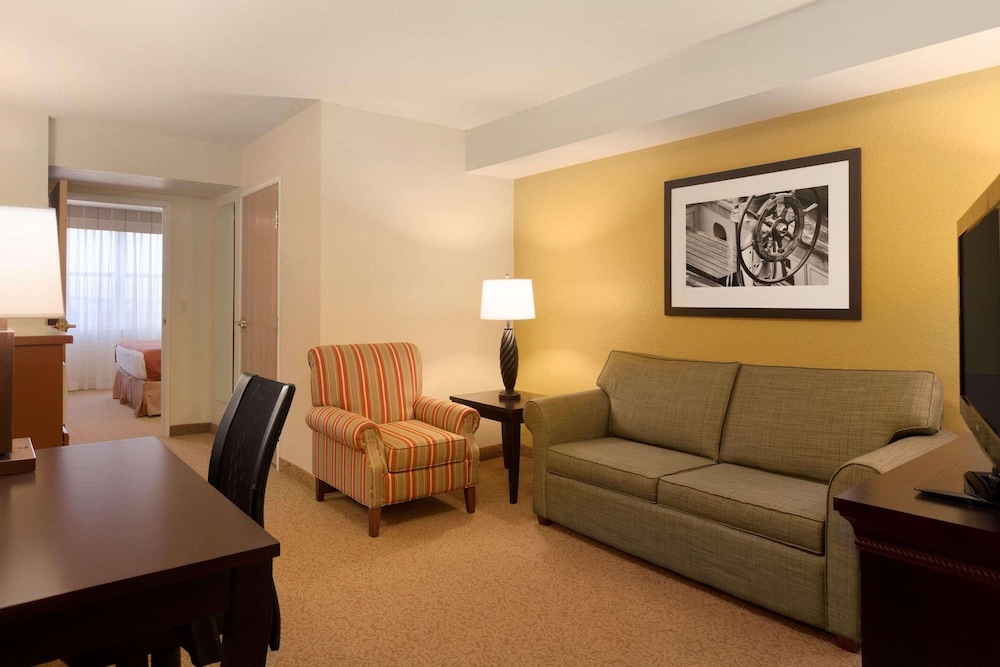 Suite, 1 King Bed, Non Smoking, Jetted Tub - Photo 1
