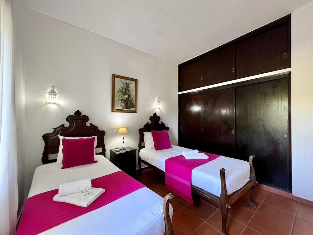 Apartment, 3 Bedrooms, Pool Access photo 2