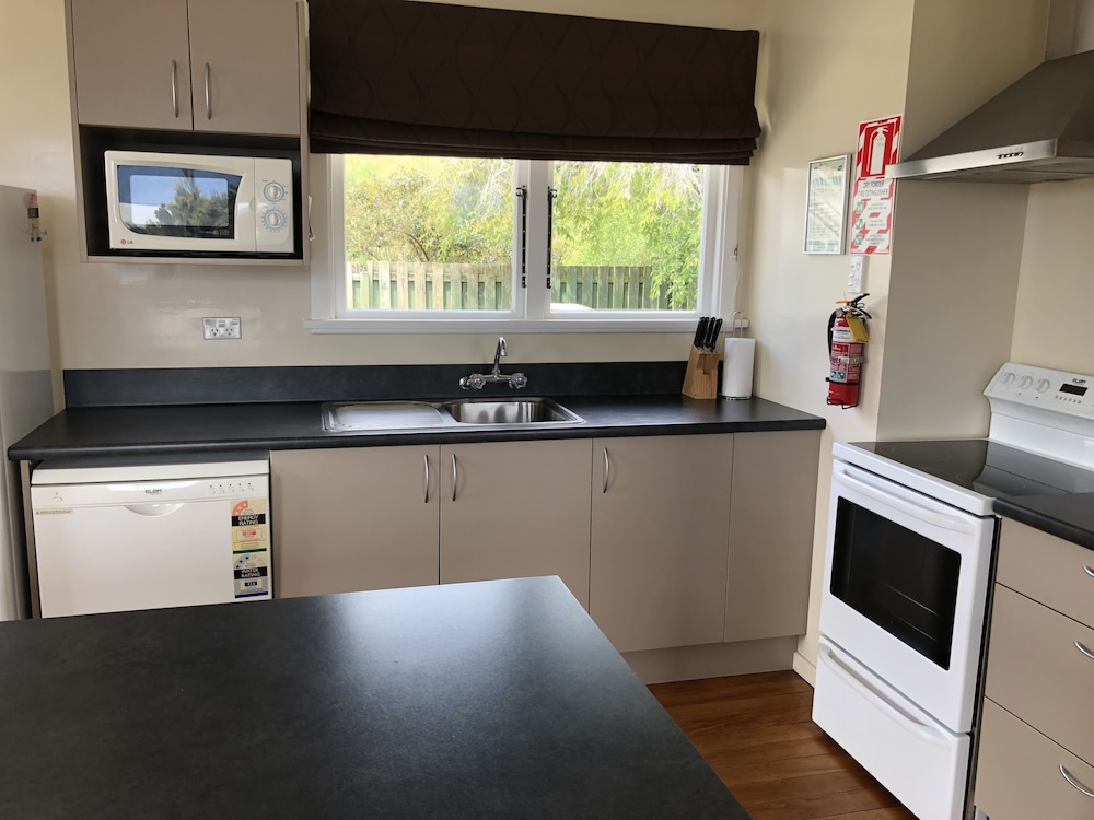 Family Studio Suite - Lakeview (2 Bedroom Interconnecting)