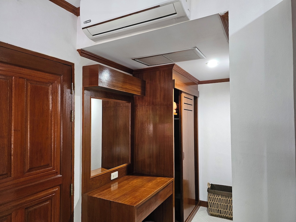 Family Apartment, 3 Bedrooms, Terrace, Pool View - Photo 41
