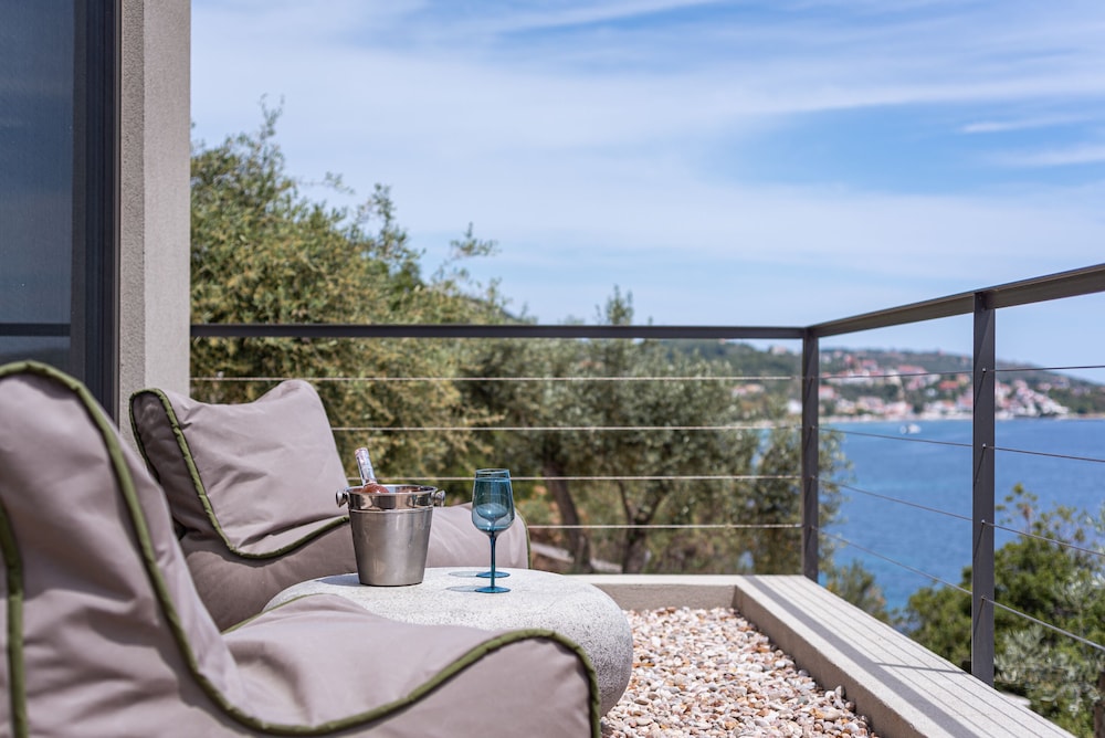 Elite Apartment, 2 Bedrooms, Pool Access, Garden View photo 2