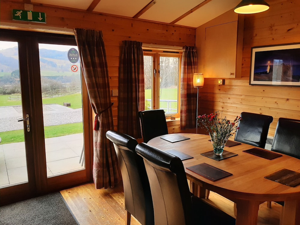 Chalet, 4 Bedrooms (Tay - up to 1 dog allowed) photo 1