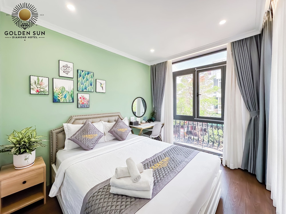Deluxe Room, 1 Queen Bed, Balcony, City View