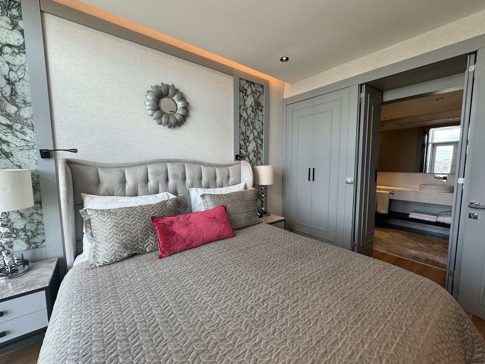 Signature Suite, City View photo 2