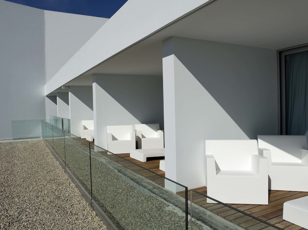 Club Room, Balcony - Photo 1