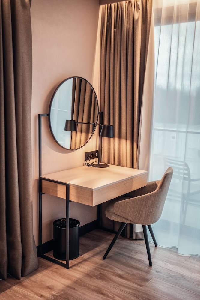 Suite - Photo 10
