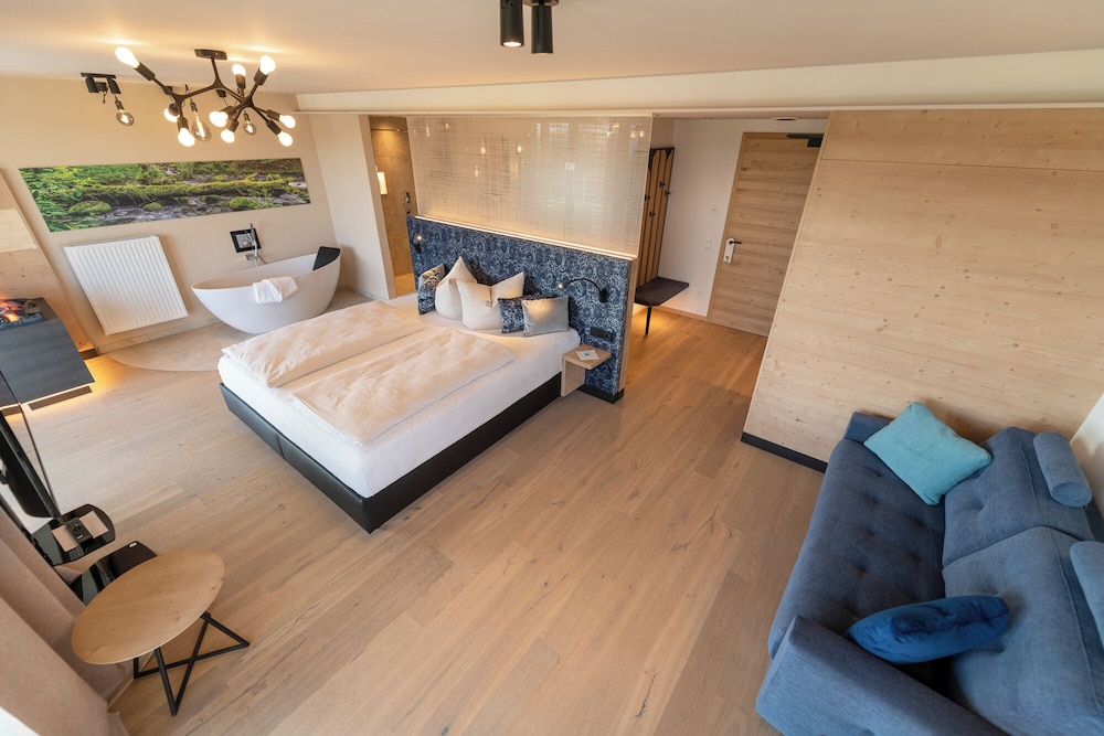 Deluxe Double Room, Balcony, Garden View