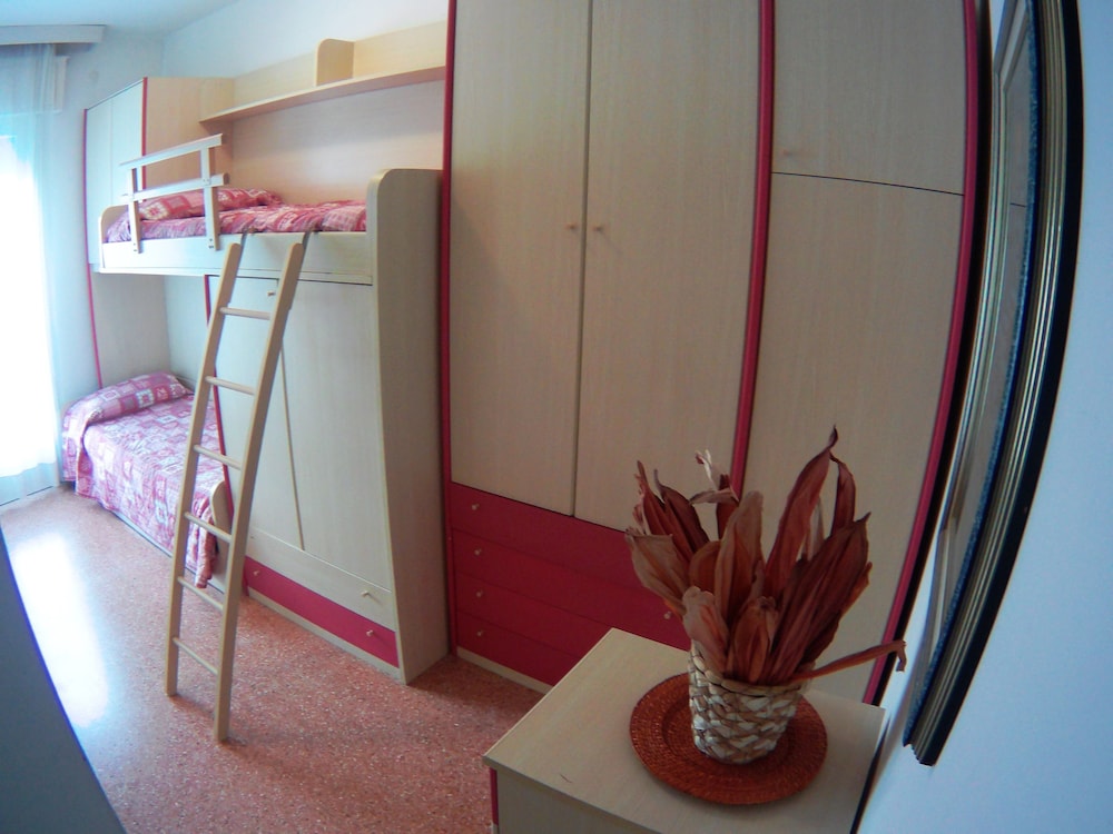 Family Apartment, 3 Bedrooms, Beach View, Beachside photo 3