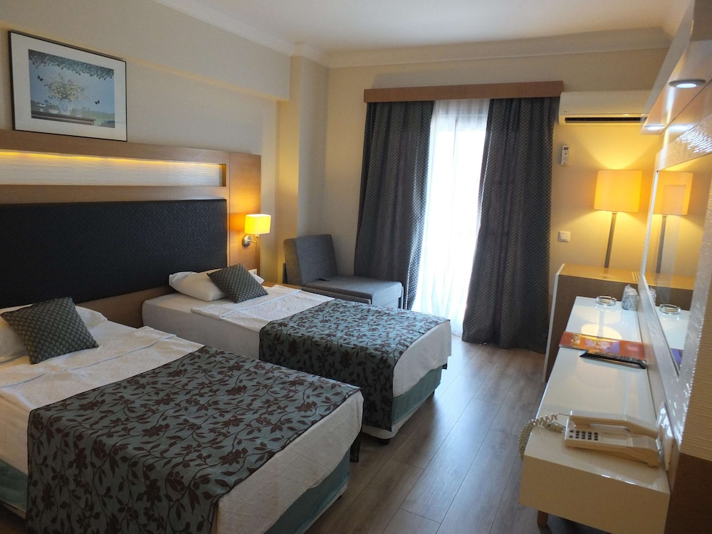 Standard Double or Twin Room photo 1