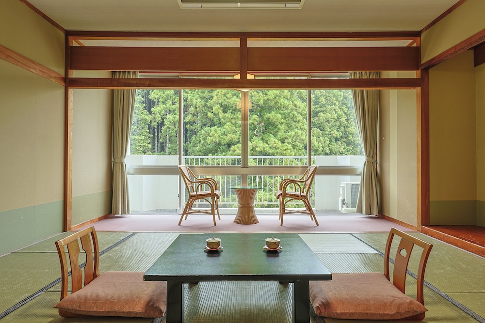 Japanese-Style Room 12.5 Tatami with Enclosed Veranda photo 3