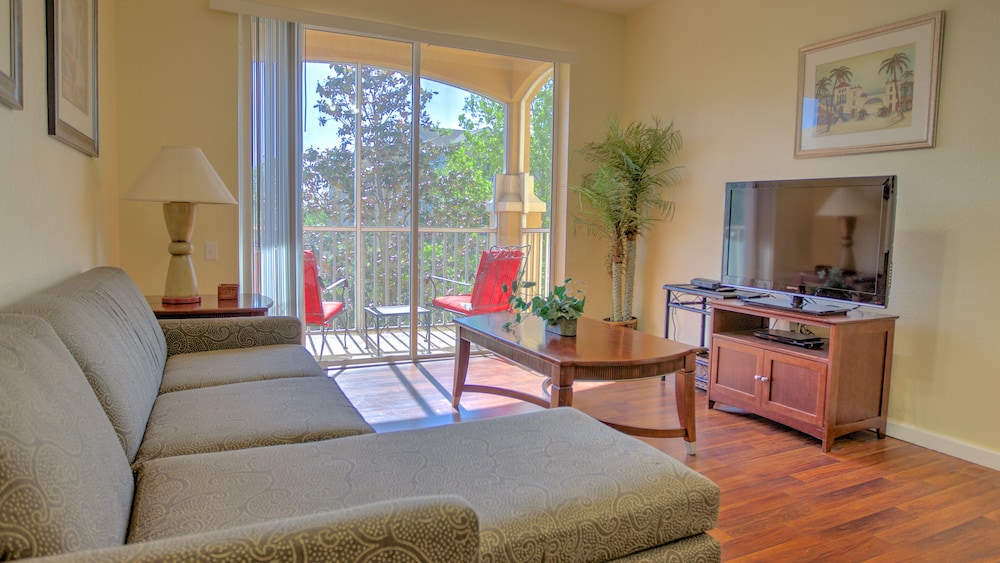 Classic 2 Bedroom Villa with Pool Access