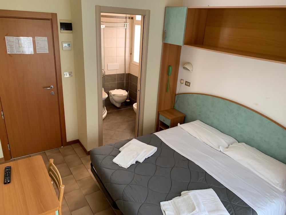 Double Or Twin Room - Photo 6