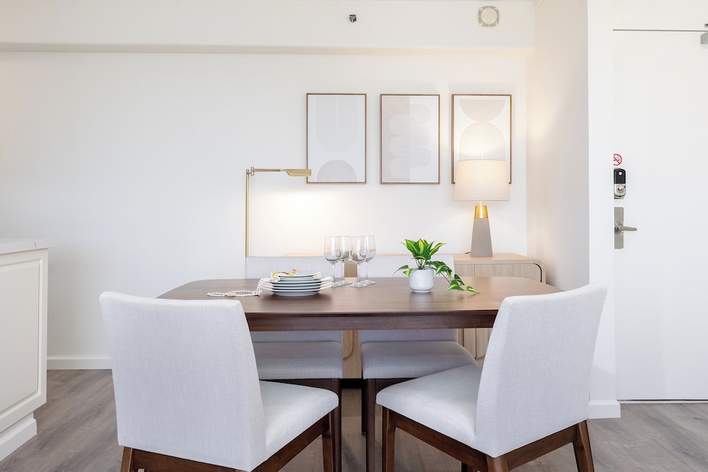 Premium Remodeled Condo with Ocean View and Parking: Premium Apartment, 1 King Bed with Sofa bed, Ocean View (WB 2713 T1) photo