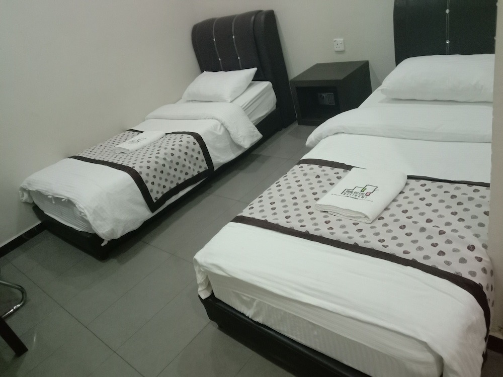 Basic Twin Room, 2 Twin Beds photo 1