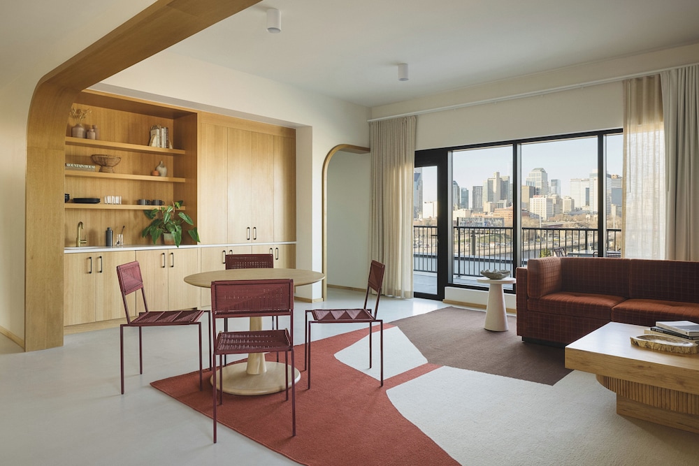 Penthouse photo 3