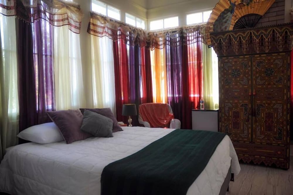 Moroccan Room, King Bed