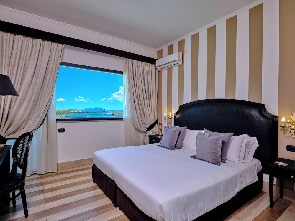 Suite, 1 Double Bed, Sea View - Photo 1