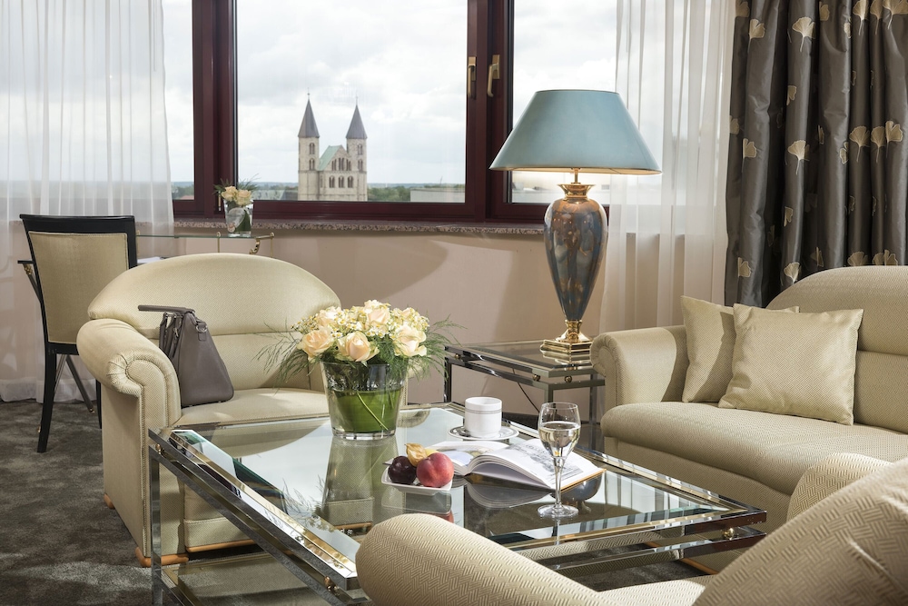 Luxury Suite - Photo 3