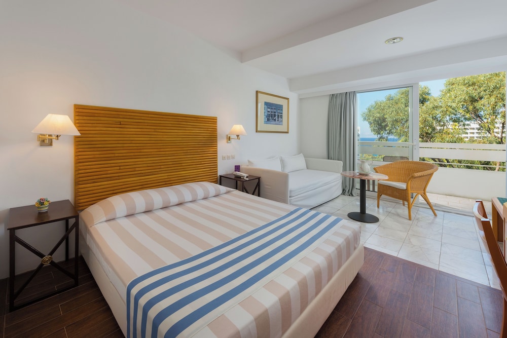 Double Room Single Use, Partial Sea View