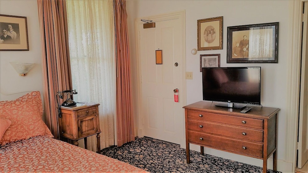 Standard Room, 1 Queen Bed, Garden View, Garden Area (Standard Garden - Queen)