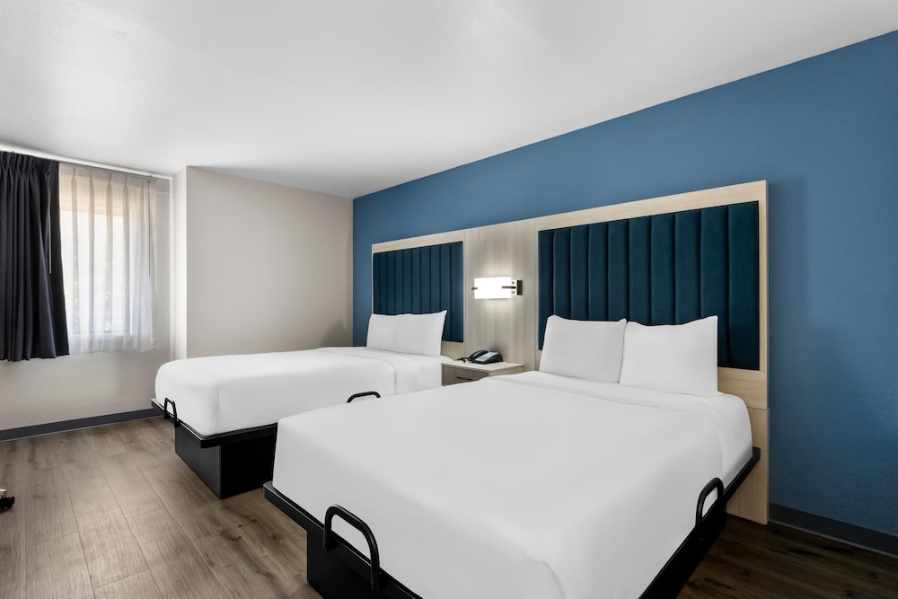 Standard Room, 2 Double Beds, Non Smoking (Dog-Friendly) - Photo 4