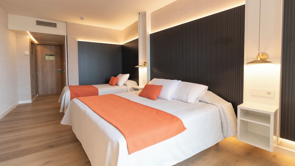 Comfort Triple Room, Pool View (3 Adults) photo 2