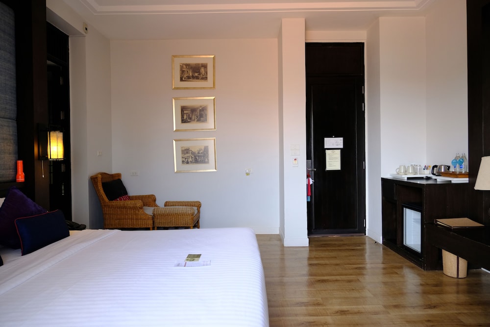 Premium Double Room - Photo 10