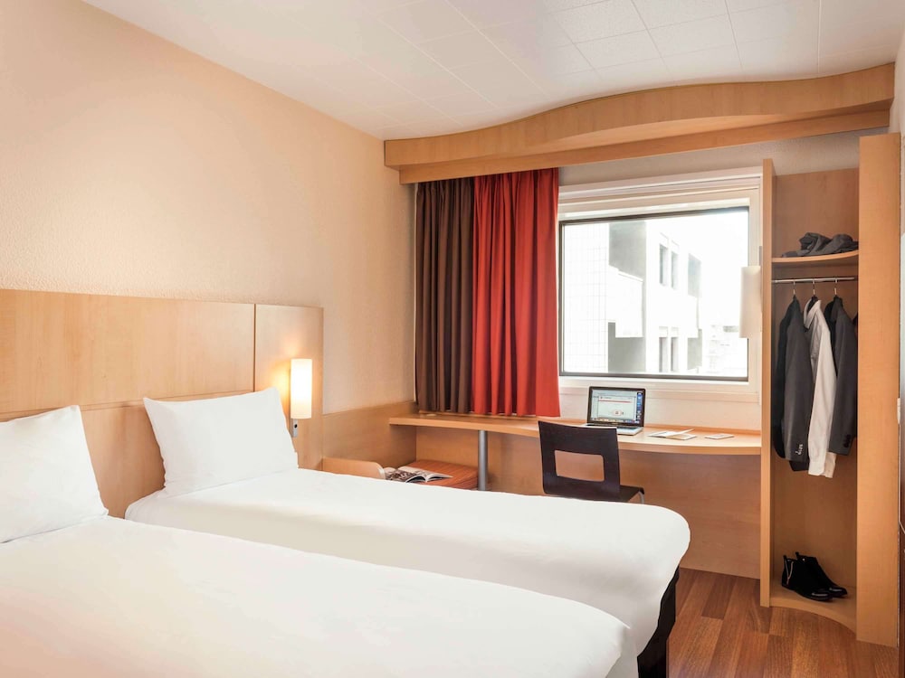 Standard Room, 2 Twin Beds - Photo 4