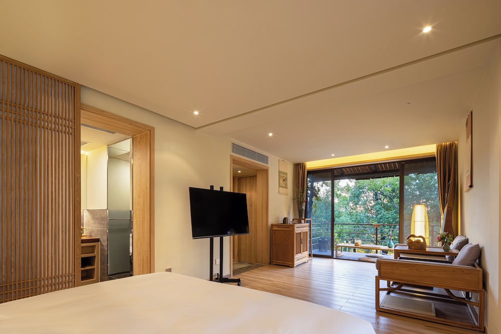 Elite Double Room, Balcony, River View photo 2