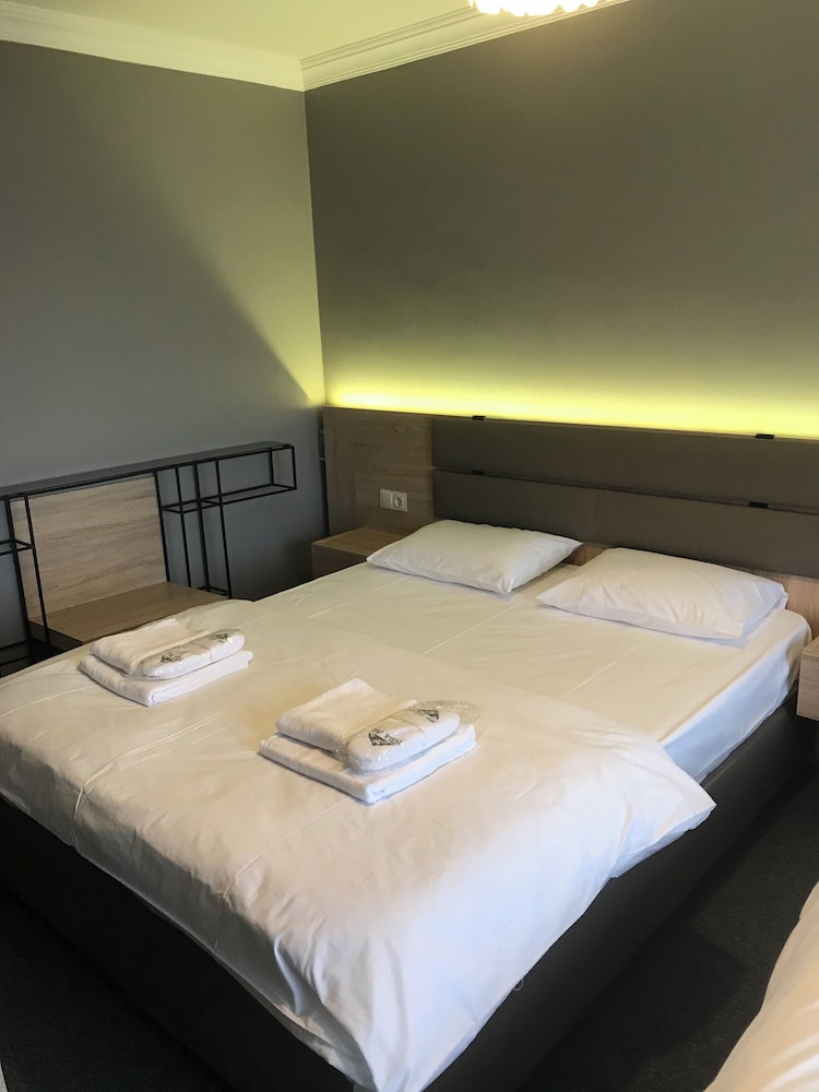 Classic Double or Twin Room, Mountain View photo 1