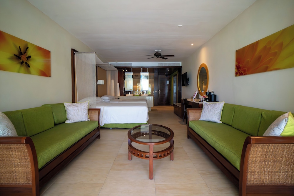 Junior Suite (Family Premium Level - 3A2C) photo 3