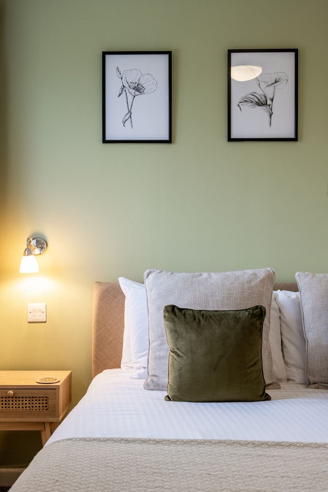 Double Room, Ensuite - Photo 14