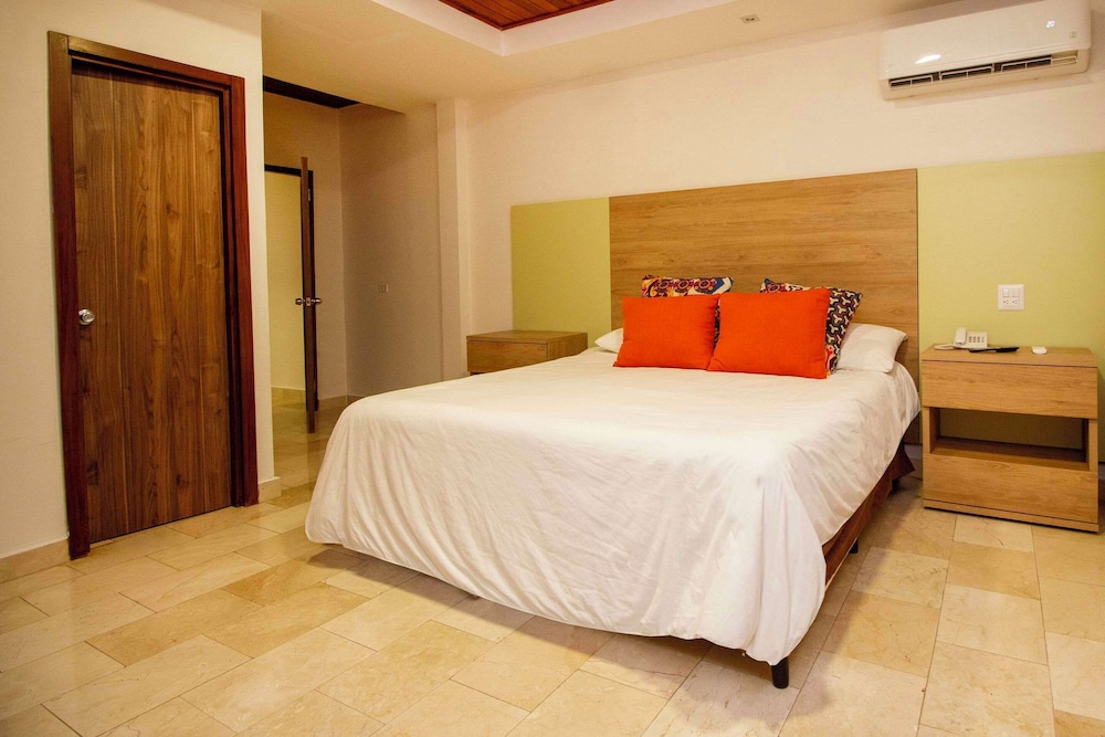 Suite, 1 Queen Bed, Non Smoking - Photo 4