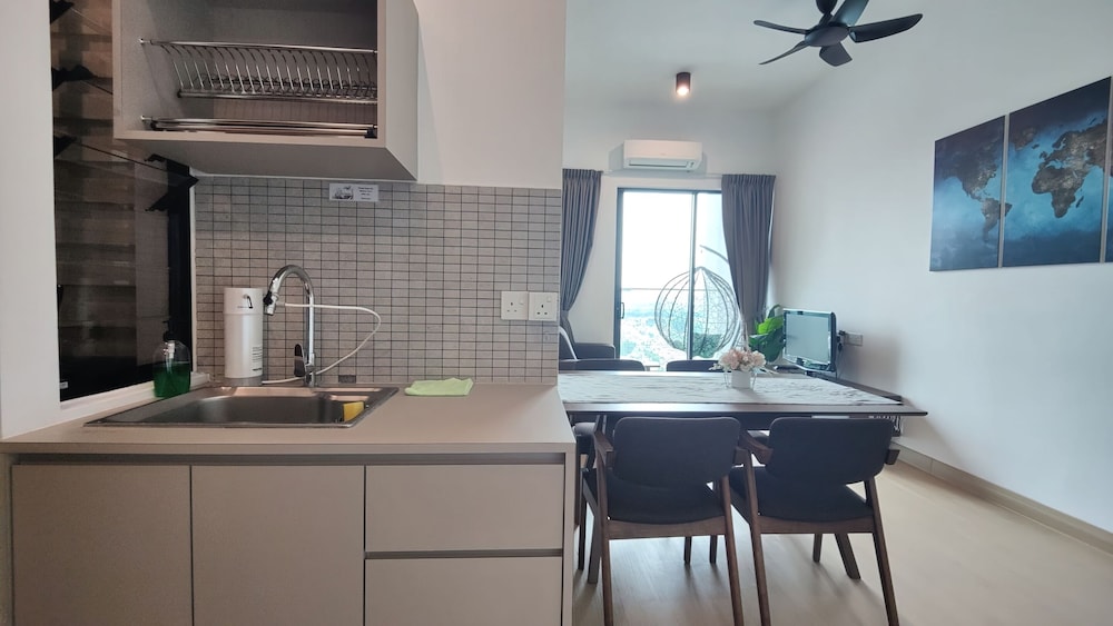 Superior Apartment, 3 Bedrooms, Balcony, City View photo 2