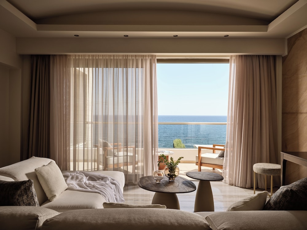 Royal Suite with Jacuzzi on balcony, Sea Front photo 2