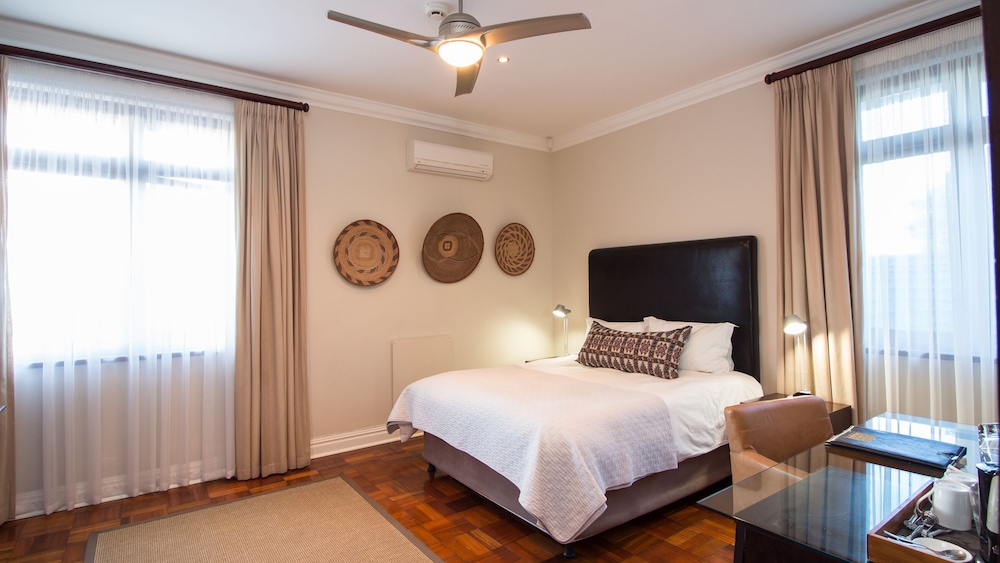 Executive Room - Photo 6
