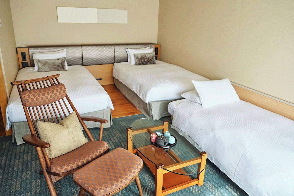 Premium Triple Room, Non Smoking, Jetted Tub (High Floor)
