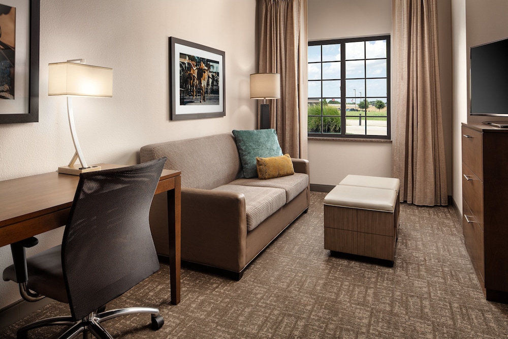 Suite, 1 Bedroom, Kitchen (1 Qn, Living, Dining) - Photo 1