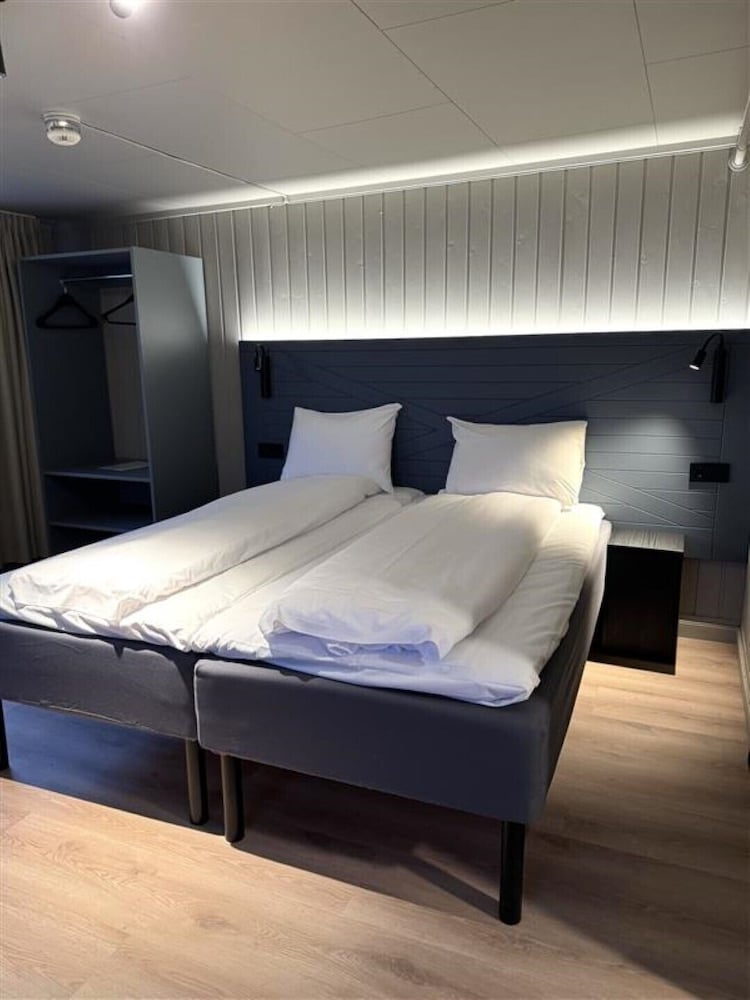 Apartment, 2 Bedrooms, Sea View photo 3