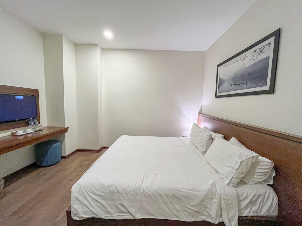 Standard Double Room, No Windows photo 3