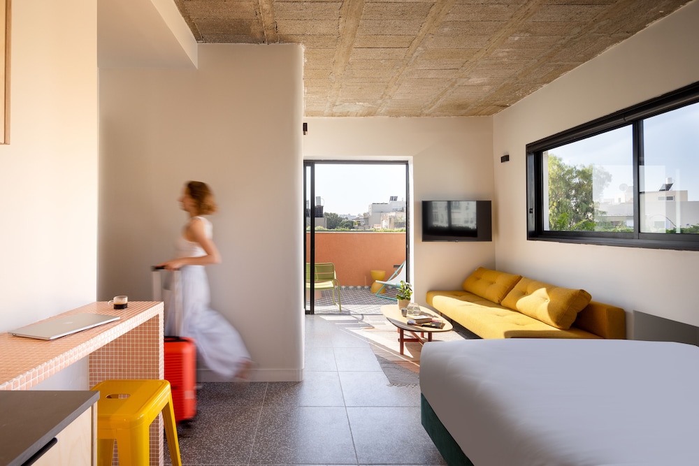 Connecting suites with two Balconies - Photo 6