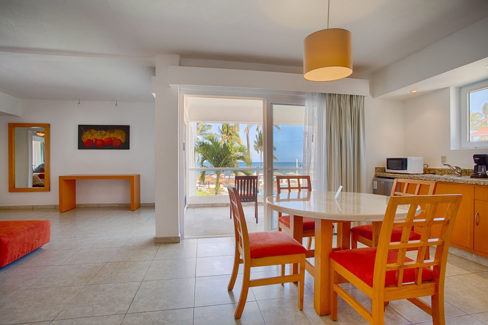 Suite, 1 Bedroom, 2 Bathrooms (Ocean front. Balcony) - Photo 4