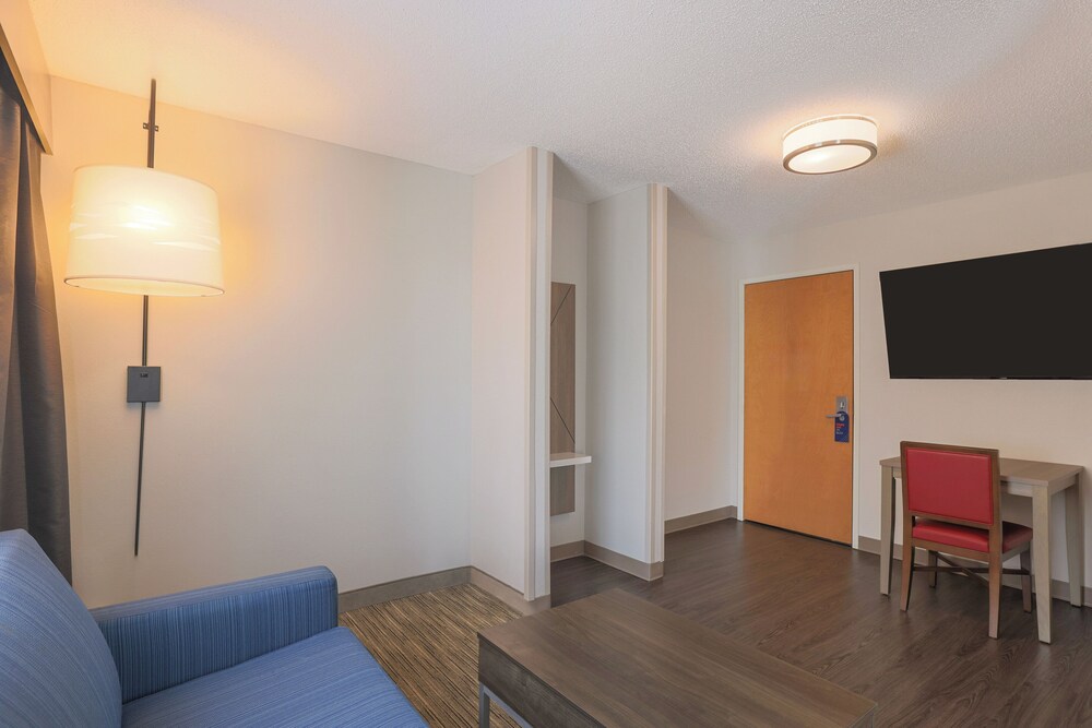 Suite, 2 Queen Beds (with Additional Living Area) photo 3