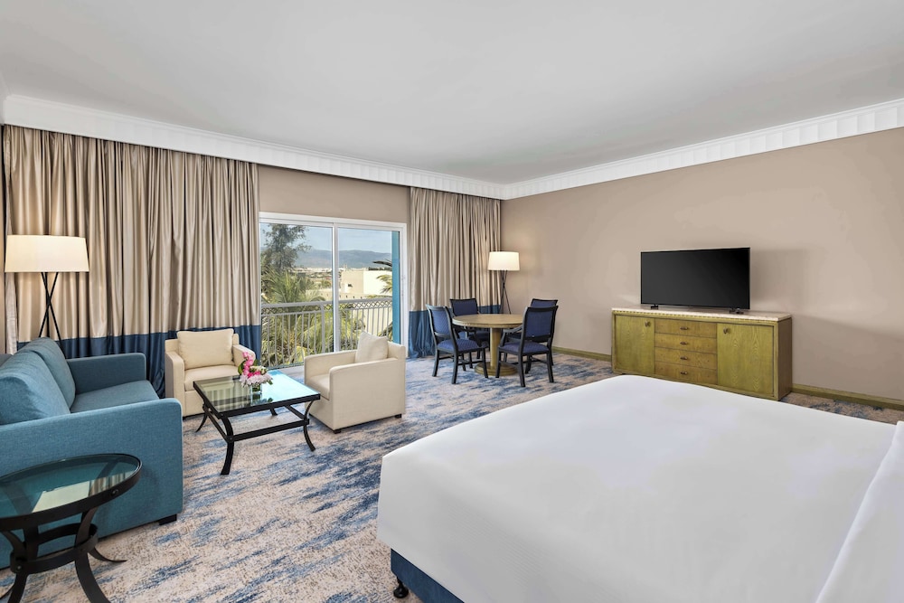 Deluxe Room, 1 King Bed (Family) - Photo 1